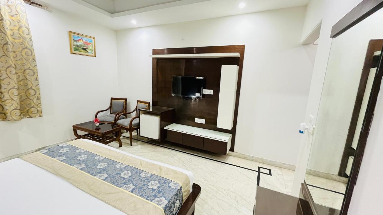 Hotel Starline Sector 28 Γκουργκάον Εξωτερικό φωτογραφία