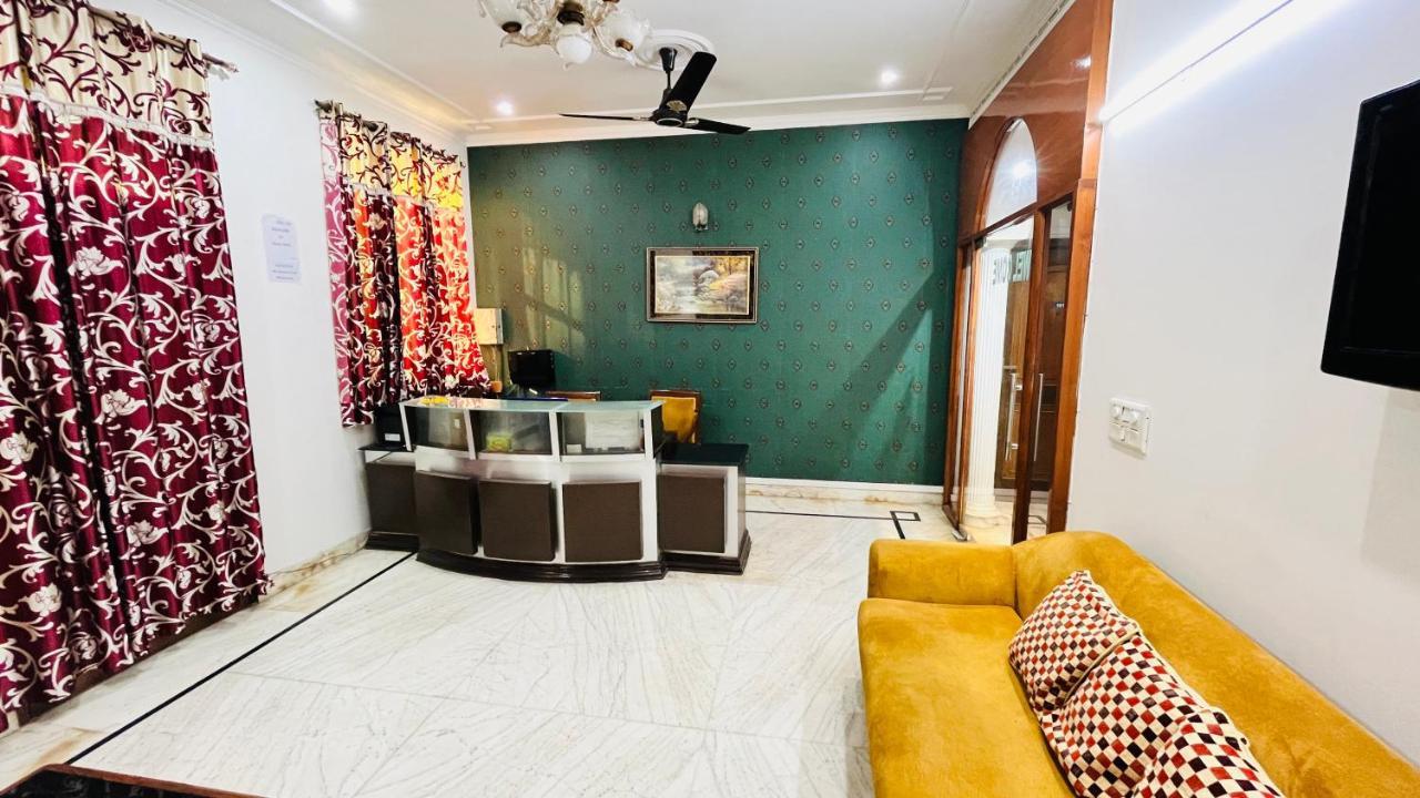 Hotel Starline Sector 28 Γκουργκάον Εξωτερικό φωτογραφία