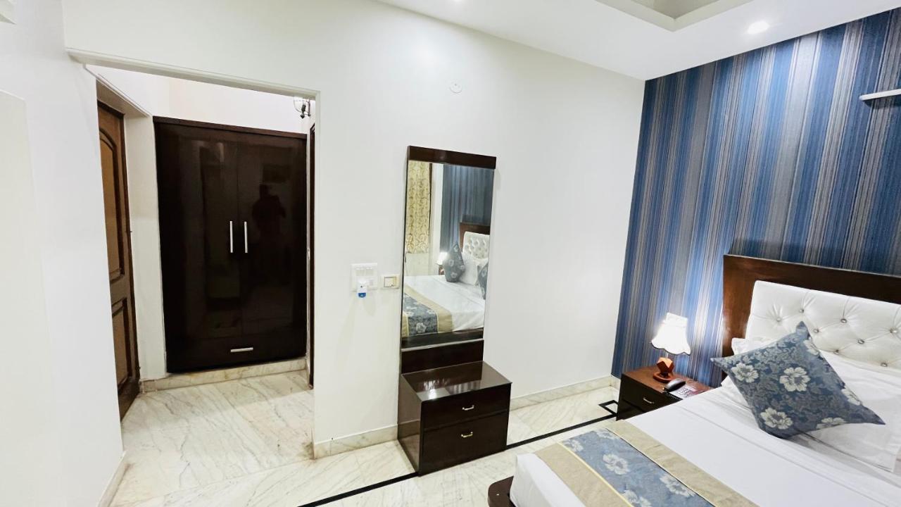 Hotel Starline Sector 28 Γκουργκάον Εξωτερικό φωτογραφία