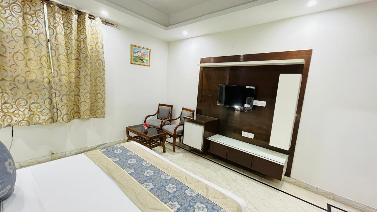 Hotel Starline Sector 28 Γκουργκάον Εξωτερικό φωτογραφία