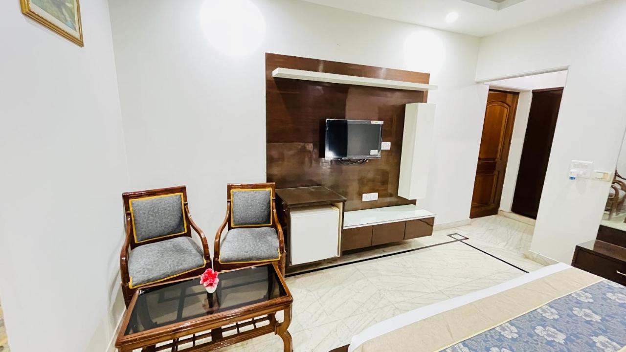Hotel Starline Sector 28 Γκουργκάον Εξωτερικό φωτογραφία