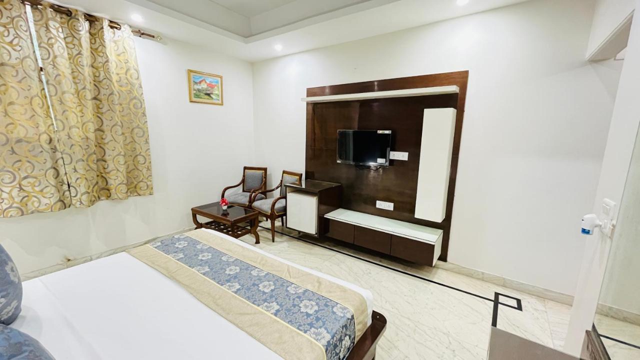 Hotel Starline Sector 28 Γκουργκάον Εξωτερικό φωτογραφία