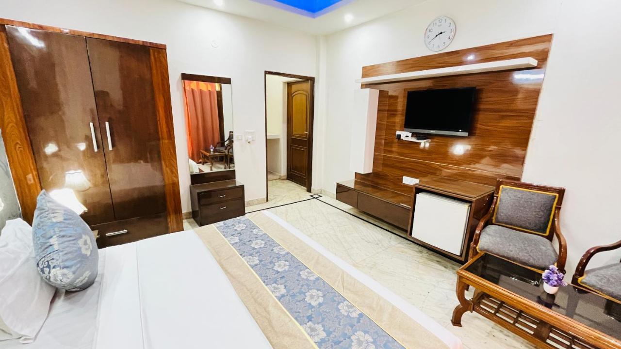 Hotel Starline Sector 28 Γκουργκάον Εξωτερικό φωτογραφία