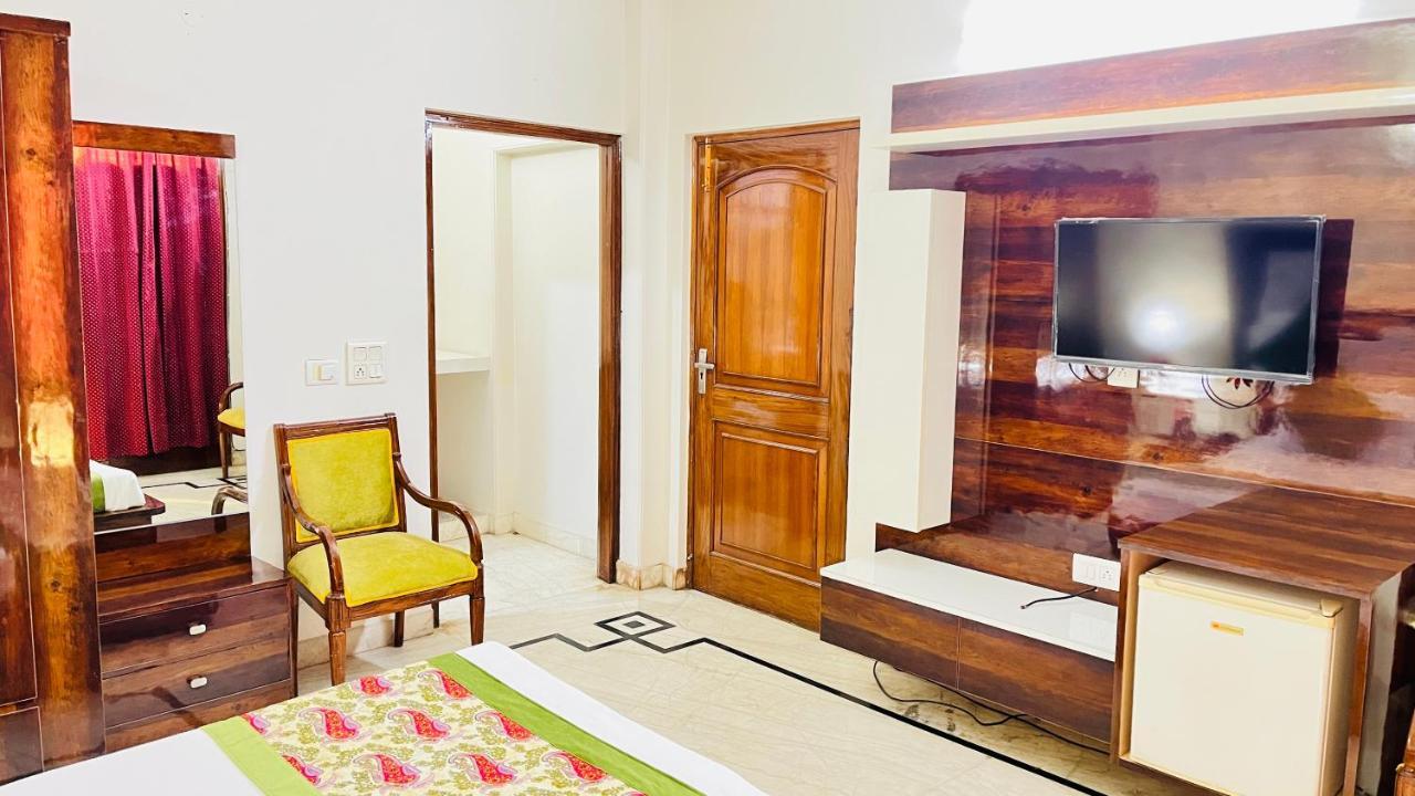 Hotel Starline Sector 28 Γκουργκάον Εξωτερικό φωτογραφία