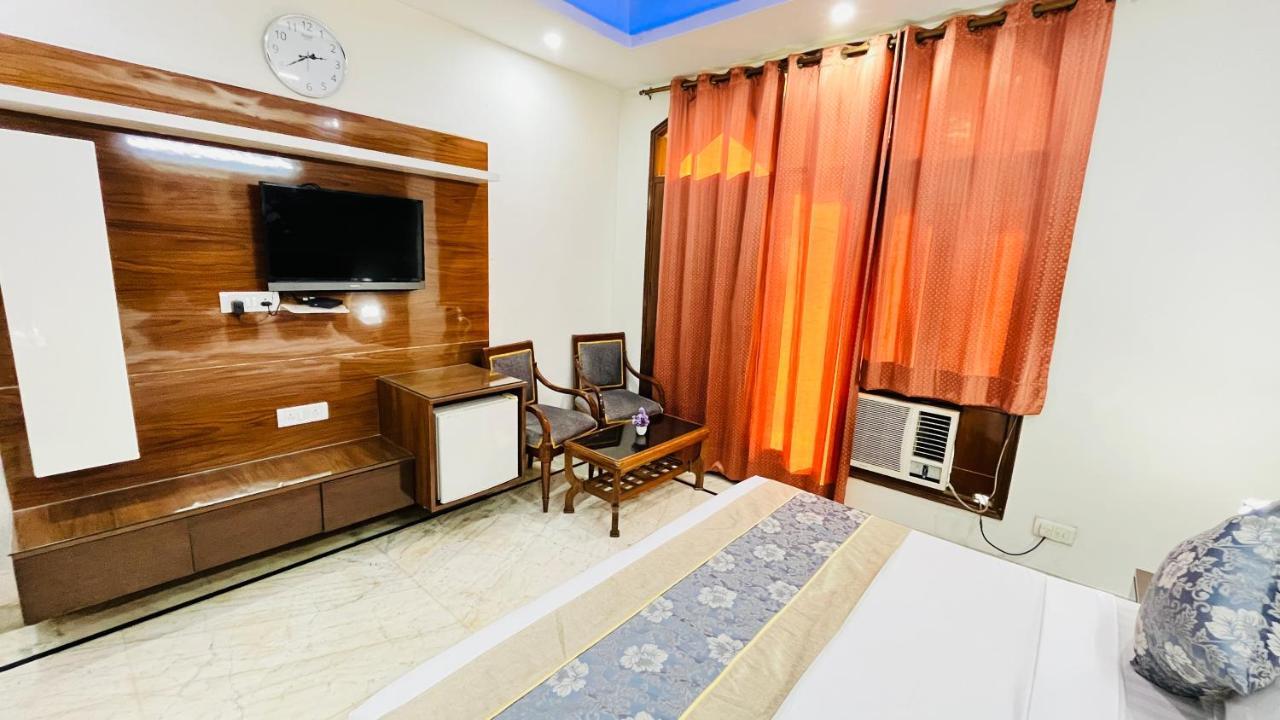 Hotel Starline Sector 28 Γκουργκάον Εξωτερικό φωτογραφία